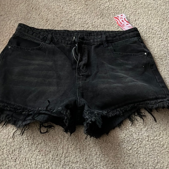 Black jean shorts - Picture 1 of 2